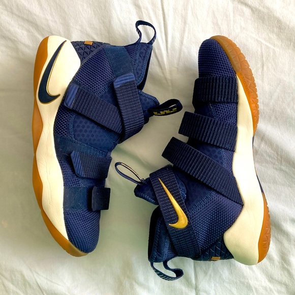 EUC Nike Lebron James Soldier XI shoes, size 8.